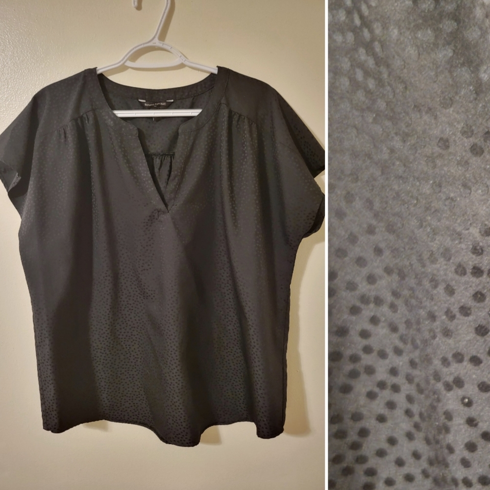 FINAL SALE ☆ Banana Republic Black Dots short-sleeve Blouse L